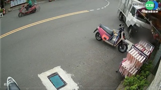 貨車先後衝撞騎士.紅豆餅攤 釀1死1重傷