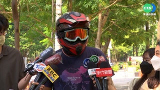 員警攔停釀自摔 騎士:根本沒看到警察