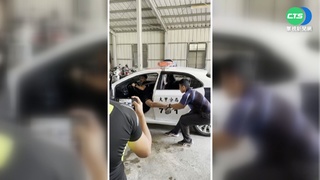 遇嫌犯想開車逃 "警界葉問":第一動作拉腳