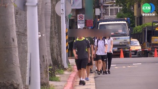 穿拖鞋上學?! 新北板中學生會提案遭校方否決