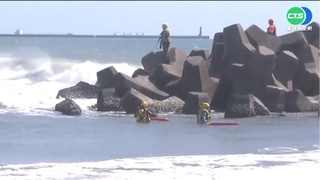 16歲少年戲水遭浪捲走 媽望大海癱軟崩潰