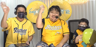 中信邀台南Josh.統神父子開球！晨晨一句話笑翻全場球迷