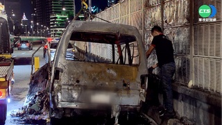 市民大道火燒車 駕駛聞焦味下車驚險逃過