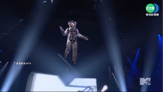 漂浮現身MTV頒獎 強尼戴普化身太空人自嘲