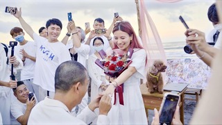 「答應了啦！」這群人 董仔無預警被求婚 超浪漫照片曝光