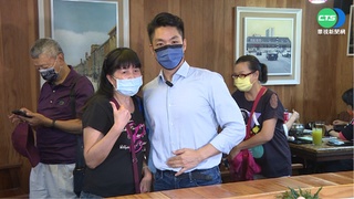 搶年輕票源! 蔣萬安挺進東區與店家交流