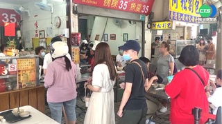連假Day2! 台南小吃超人氣 遊客湧入排長龍