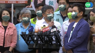 挨批"不會抱小孩" 陳時中秀"年輕慈父照"