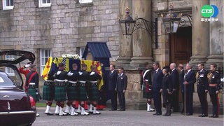 女王移靈愛丁堡 數10萬民眾沿路相送