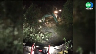 大雨轟整夜 竹縣橫山鄉路基塌.溪水淹民宅