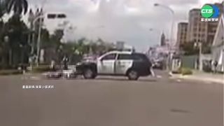 疑違規紅燈左轉 騎士與警車碰撞輕傷
