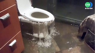 極端氣候! 芝加哥大雨"馬桶水"傾瀉如瀑布