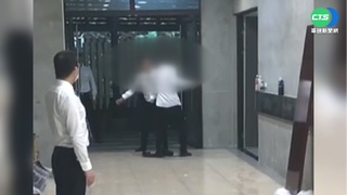 二殯內上演全武行! 2抬棺人員揮拳互毆