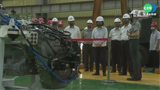 視導雲豹裝甲車生產線 總統:有國防實力才有和平