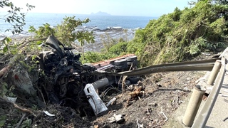 快訊／聯結車翻覆波及台鐵電線 大里-福隆單線通行