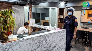 特警前後包抄破非法賭場 36賭徒難逃警網