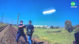 跑下月台沿軌道奔跑 警追數百公尺制伏怪男