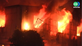 台中衛浴大廠火警 200坪倉庫陷火海