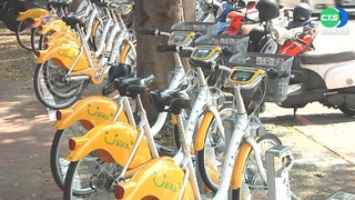 皮夾塞滿大鈔忘YouBike上 幸運找回"錢沒少"