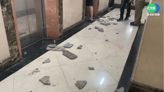 強震釀災! 屏東地下室管線破 消防泡沫灑滿地