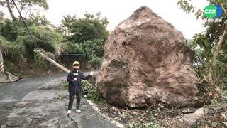 昨六十石山道路中斷 昨數百人受困下不來