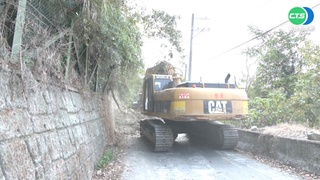 花蓮六十石山坍方 400遊客賞金針花受困