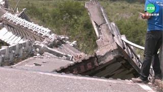 強震高寮大橋斷 一旁住戶站不住跌水溝