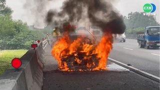 林義豐競選車國道起火 車上4人及時逃
