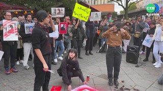 庫德族女服裝違規疑遭警打死 德人剪髮抗議