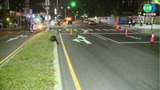 送完貨幫撿茄子! 騎士遭轎車高速撞飛亡