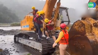 宜蘭豪大雨溪水暴漲 66紮營遊客困溪床獲救