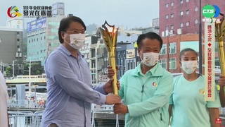 全民運聖火到基隆 翁章梁.林右昌聖火交接