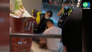 夫妻酒吧爛醉起口角 警到場慘遭勒脖咆哮