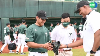 傳奇變教練! "兄弟象"路易士來台傳授小雄鷹