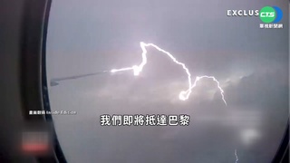 義大利客機遭雷擊 機翼燒焦迫降 90人安全落地