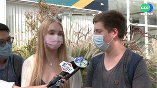 議員帶交換學生跑攤 "金髮碧眼"引人注目