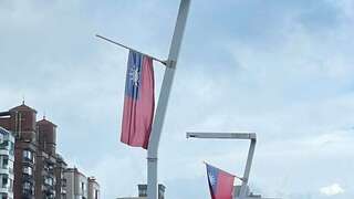 台北市「降半旗」？何志偉批柯文哲：旗都管不好