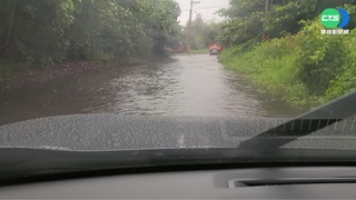 豪雨灌宜花! 崇德.吉安淹水 民眾搏命前行