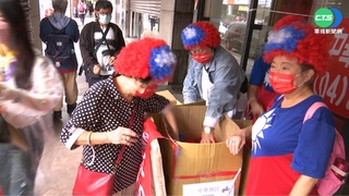 國慶雨天澆不熄熱情! 民眾排隊進場觀禮