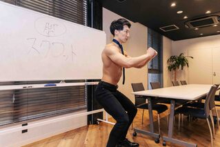 蹲下膝卡卡又「喀喀」？ 醫師提醒：當心退化性膝關節炎