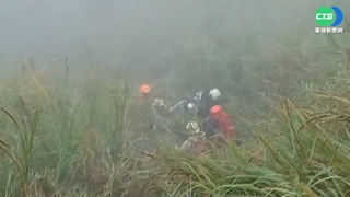 天雨路滑大霧擾! 貂山古道車衝邊坡5人傷