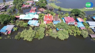 雨季+颱風襲! 泰國中部民宅.佛像.古廟泡水