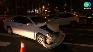 台中路口2車衝撞翻車! 無酒駕6傷送醫