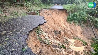 七堵華新一路地基淘空塌20公尺深 住戶路難行