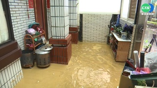 汐止伯爵山莊成重災區 直擊泥沙灌進屋