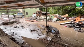 基隆七堵大片土石崩落 爛泥淹沒千坪營造廠