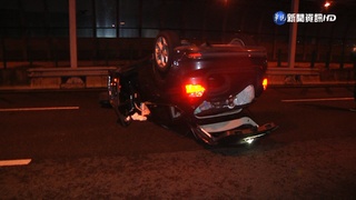 酒駕釀禍! 台74線男自撞護欄翻覆僅輕傷