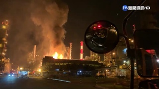 高雄中油大林廠大火! 火光染橘夜空嚇壞里民
