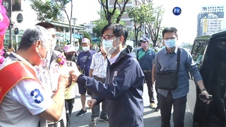 陳其邁"夜襲"大林蒲 與里長泡茶談遷村