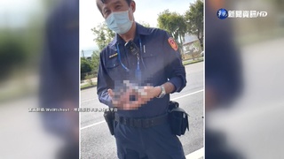 騎士"騎中線道"遭攔停 警民僵持6分鐘爭論